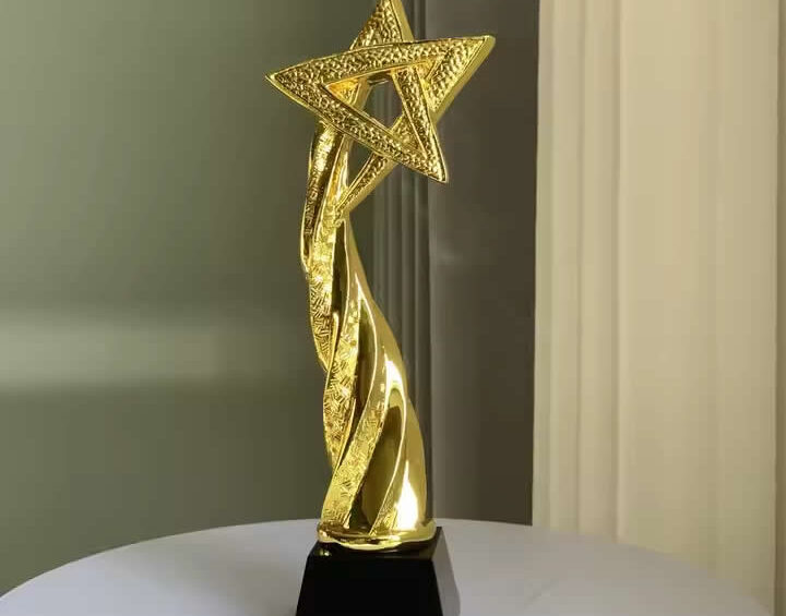 star gold achievement metal trophy