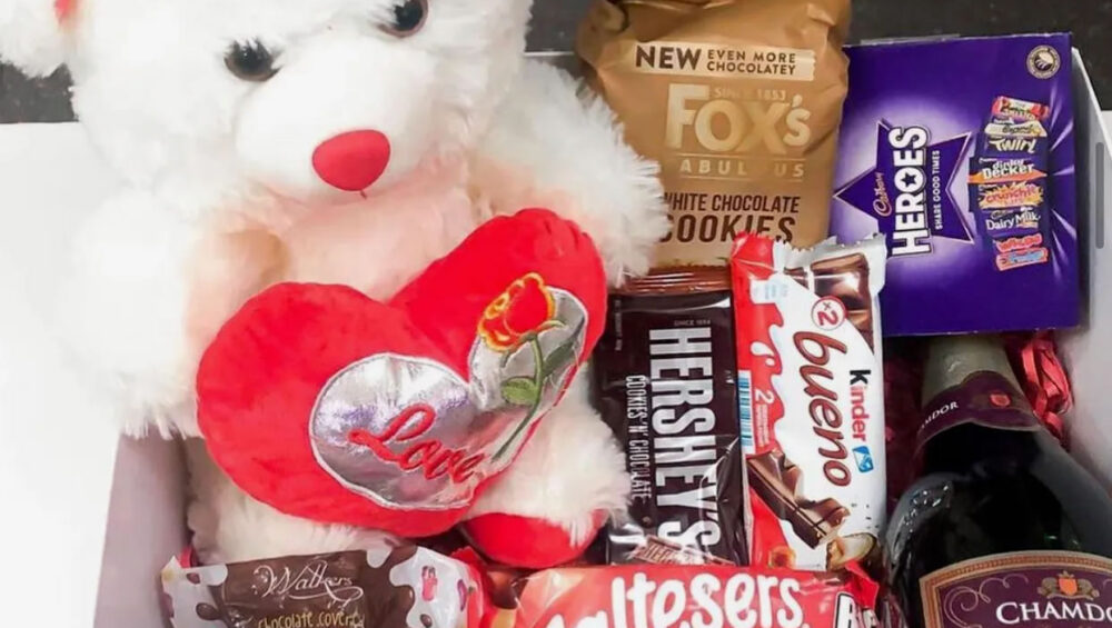 valentine day hampers for her